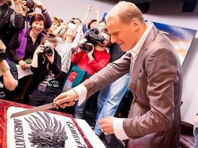 АндерСон испек для Юрия Колокольникова торт с трехглазым вороном АндерСон испек для Юрия Колокольникова торт с трехглазым вороном