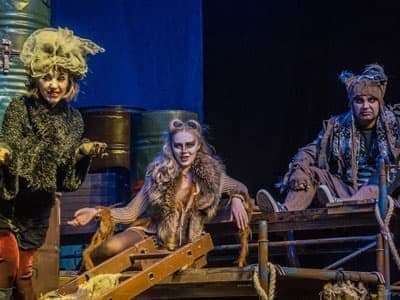 Спектакль "По зеленым холмам океана" - Архив спектаклей Спектакль "По зеленым холмам океана" - Архив спектаклей