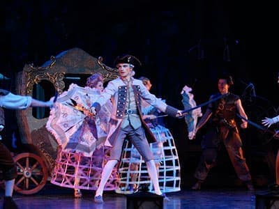 Спектакль "Фанфан-Тюльпан" - Архив спектаклей Спектакль "Фанфан-Тюльпан" - Архив спектаклей