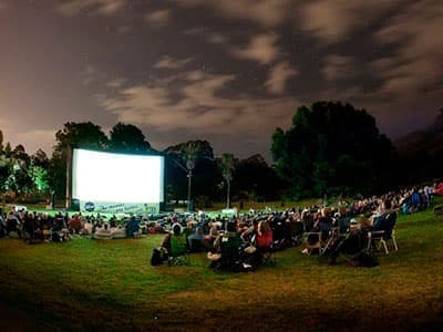 Летние кинотеатры под открытым небом в Москве Летние кинотеатры под открытым небом в Москве